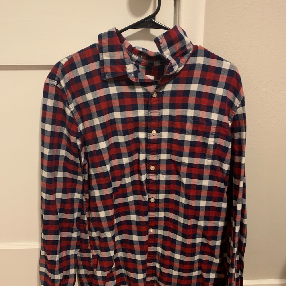 Amazing condition. Not my style of shirt. Hardly used.